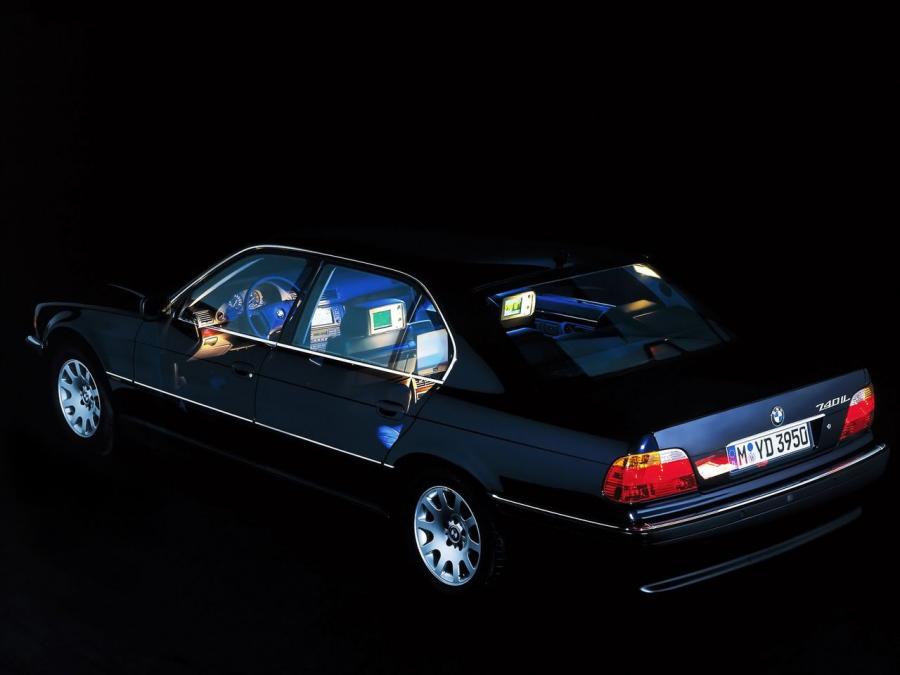  BMW 740iL 1998 года  (фото 1 из 1)